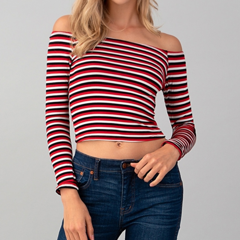 🚨2/$10 Off Shoulder long sleeve crop Top 🚨